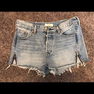 Levi Cut off shorts